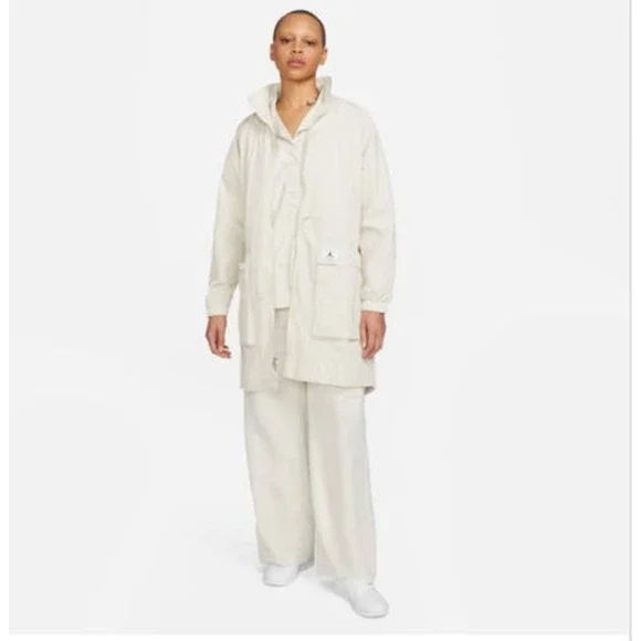 Jordan Women's Essential's Lightweight Overweight Jacket in Light Orewood Brown - Picture 2 of 11